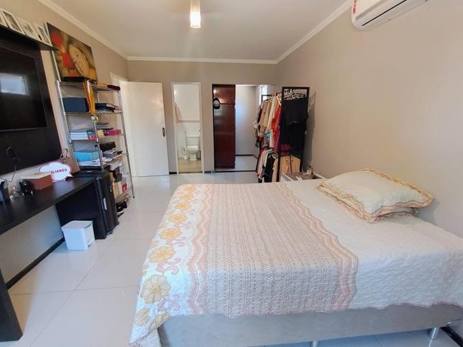 Casa solta à venda no Engenheiro Luciano Cavalcante com 770 m² e 5 suítes