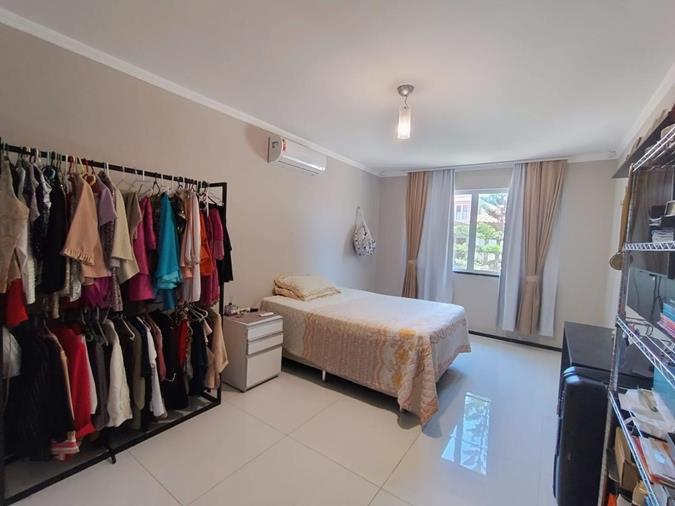 Casa solta à venda no Engenheiro Luciano Cavalcante com 770 m² e 5 suítes