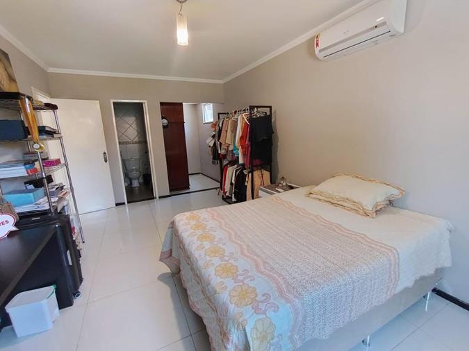 Casa solta à venda no Engenheiro Luciano Cavalcante com 770 m² e 5 suítes