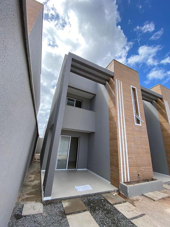 Casa Duplex no Eusébio | Viver Bem | 3 Suítes e Quintal Privativo