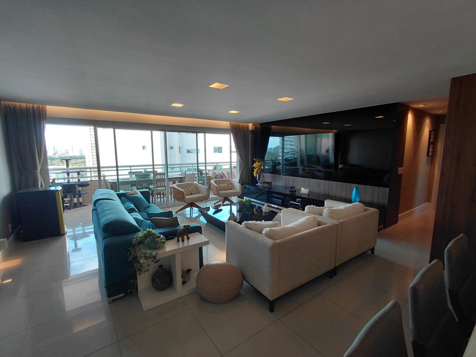 Apartamento à venda no Eng. Luciano Cavalcante com 219 m², 3 suítes e 3 vagas – Jardins do Algarve