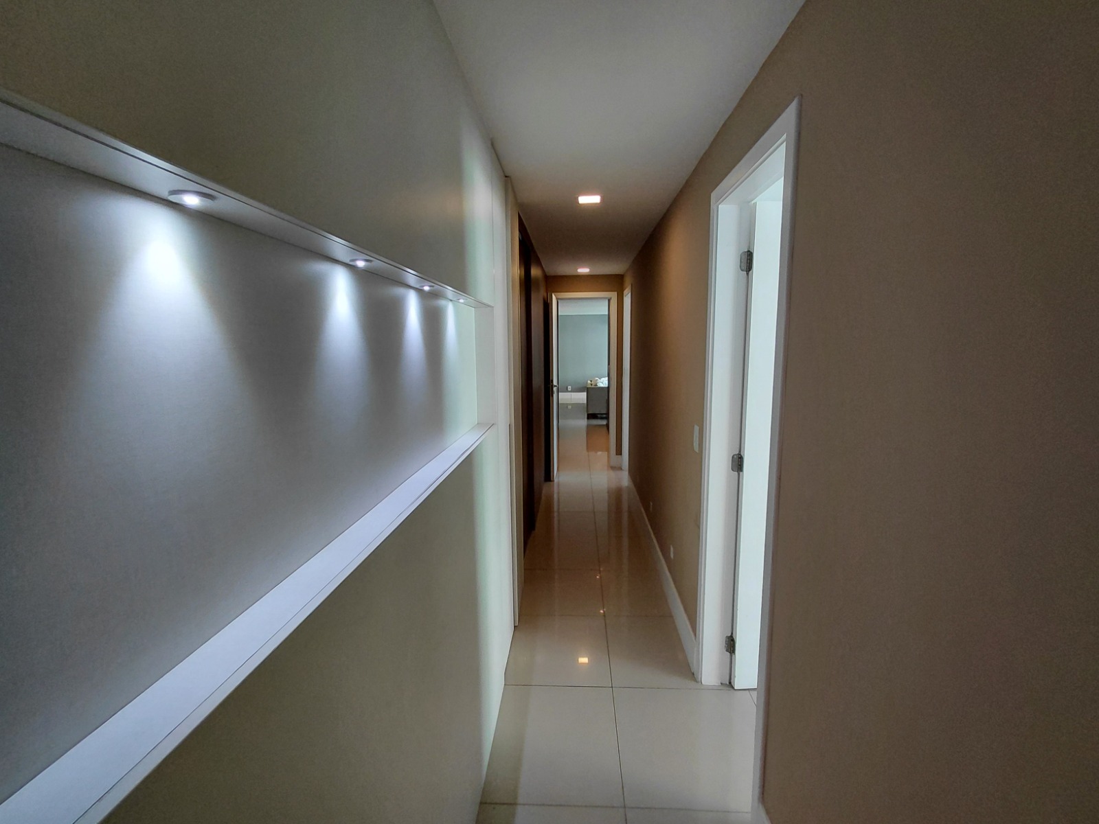Apartamento à venda no Eng. Luciano Cavalcante com 219 m², 3 suítes e 3 vagas – Jardins do Algarve